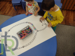 Milión detí sa modlí za pokoj vo svete